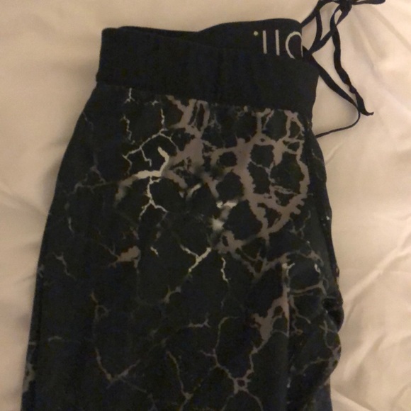 Nike Crop Legging - Picture 2 of 3